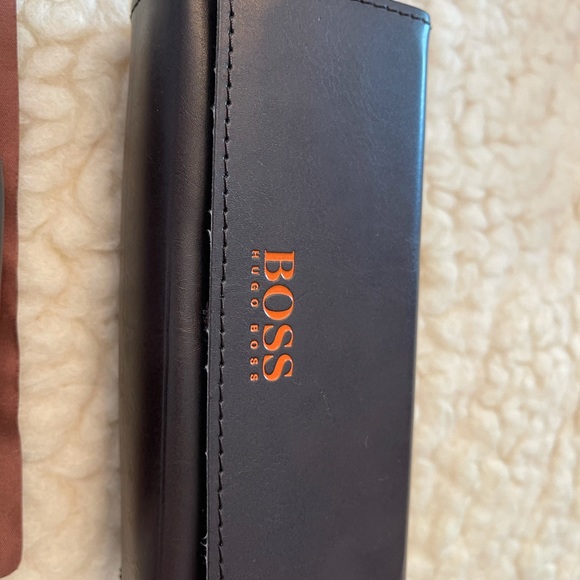 Hugo Boss sunglasses - brand new with case - Picture 3 of 7